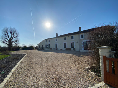 Maison à vendre à Angeac-Champagne, Charente, Poitou-Charentes, avec Leggett Immobilier