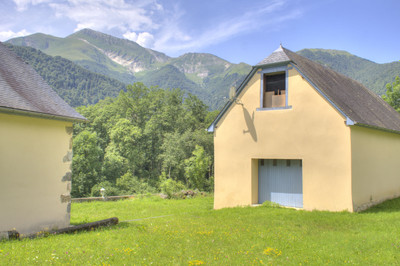 MAGNIFICENT HUNTING LODGE IN THE BASQUE COUNTRY + BREATHTAKING VIEWS OF THE PYRÉNÉES + IDEAL HOLIDAY HOME, B&B