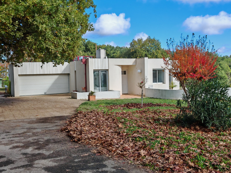 French property for sale in Fleurance, Gers - €680,000 - photo 2