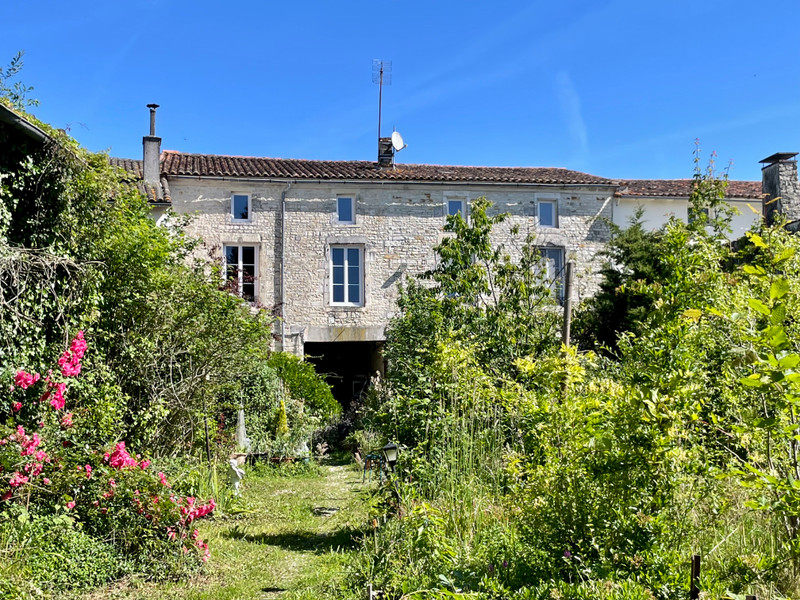 Propriété à vendre à Aigre, Charente - photoAltPrice