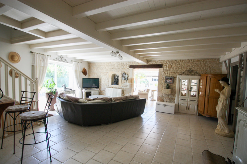 French property for sale in Varaize, Charente-Maritime - &#8364;424,000 - photo 3