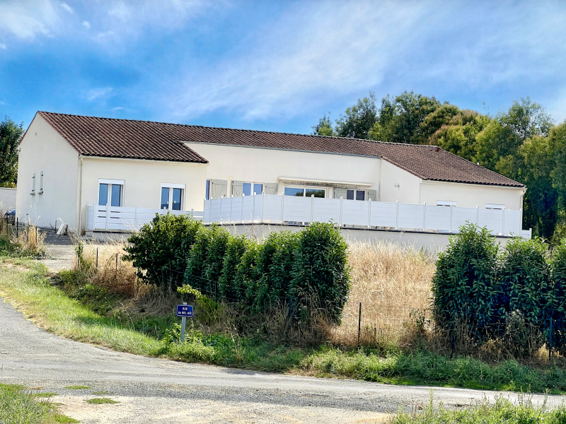 Propriété à vendre à Archingeay, Charente-Maritime - 360 400 €