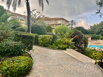French property for sale in Saint-Tropez, Var - €295,000 - photo 6