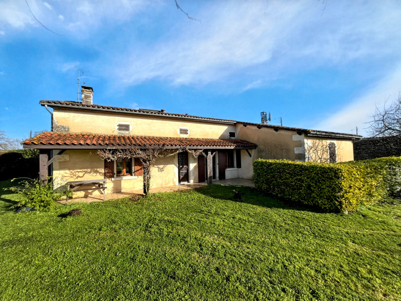 Propriété à vendre à Saint-Quentin-de-Chalais, Charente - 182 000 €