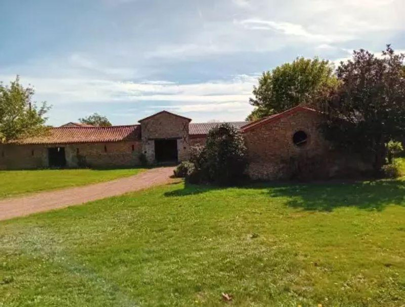 French property for sale in Mauléon, Deux-Sèvres - €445,050 - photo 5