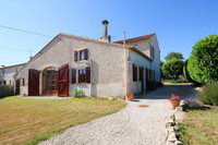 Maison à vendre à Chives, Charente-Maritime - 249.000 € - photo 1