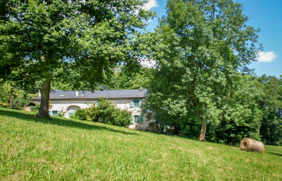*** BACK ON SALE *** SUMPTUOUSLY RESTORED 17TH-CENTURY BÉARNAIS MANOR HOUSE WITH 13 ACRES (5.2 HA)...