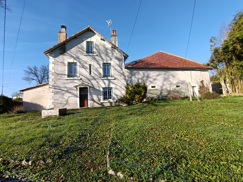 Maison à vendre à Grand-Brassac, Dordogne - 265.000 € - photo 1