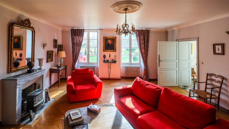 French property for sale in Saint-Martial, Charente-Maritime - €499,999 - photo 2