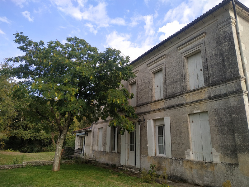Vente Maison 200m² 7 Pièces à Montguyon (17270) - Leggett Immobilier