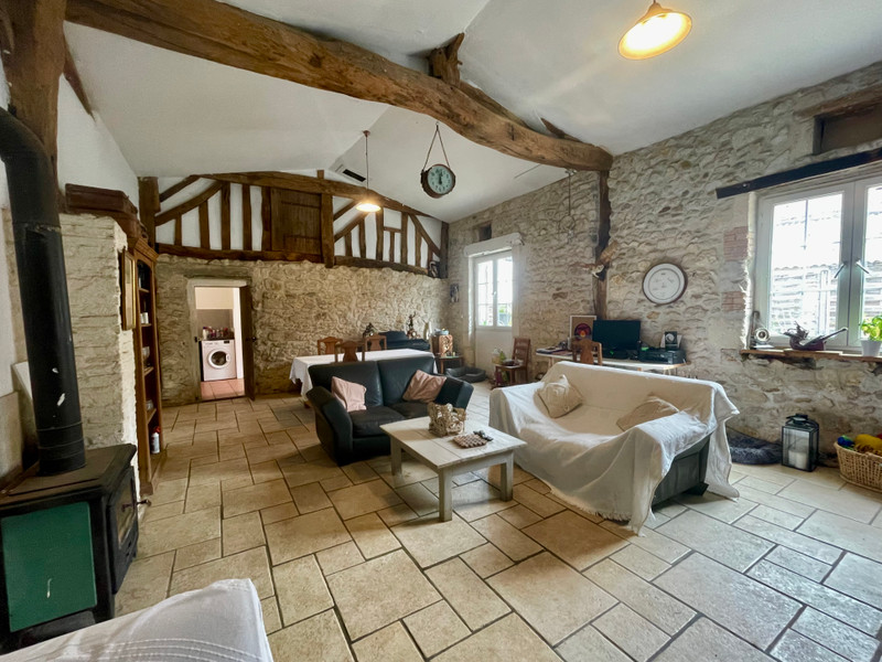 French property for sale in Bedenac, Charente-Maritime - €214,000 - photo 3