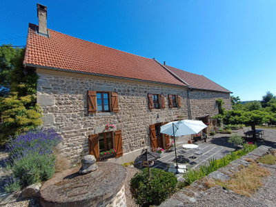 Maison à vendre à Saint-Gervais-d'Auvergne, Puy-de-Dôme, Auvergne, avec Leggett Immobilier