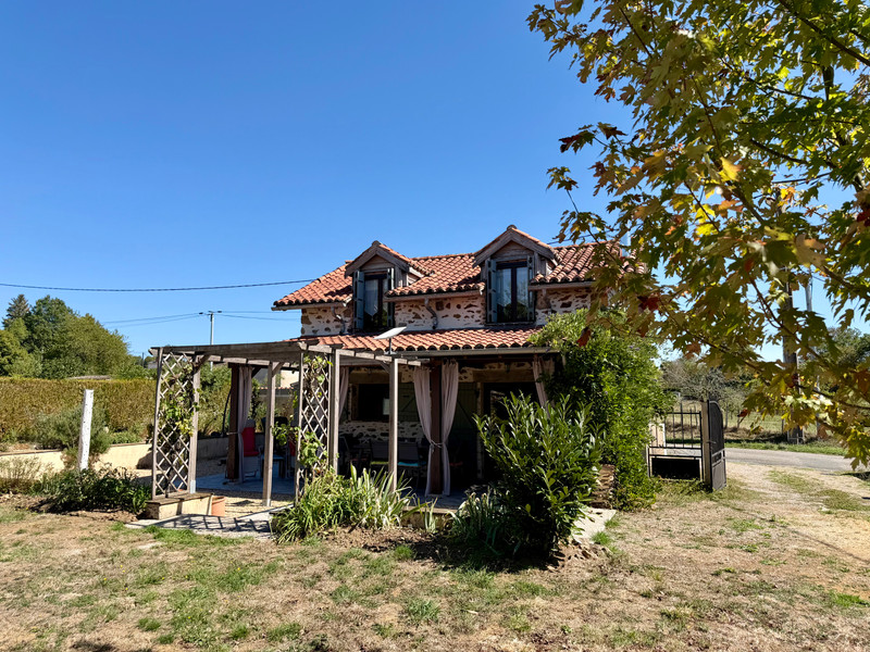 French property for sale in Rochechouart, Haute-Vienne - €125,000 - photo 1