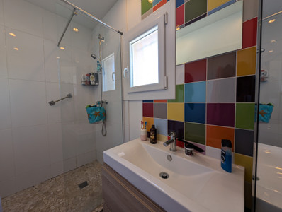 French property for sale in Vedène, Vaucluse - €399,000 - photo 9