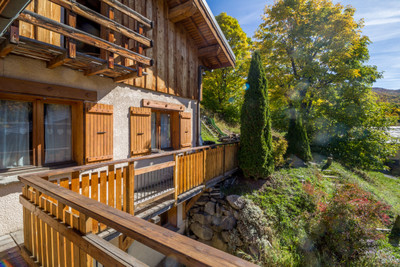Beautiful standalone chalet for sale in the Three Valleys, featuring an apartment and constructible land