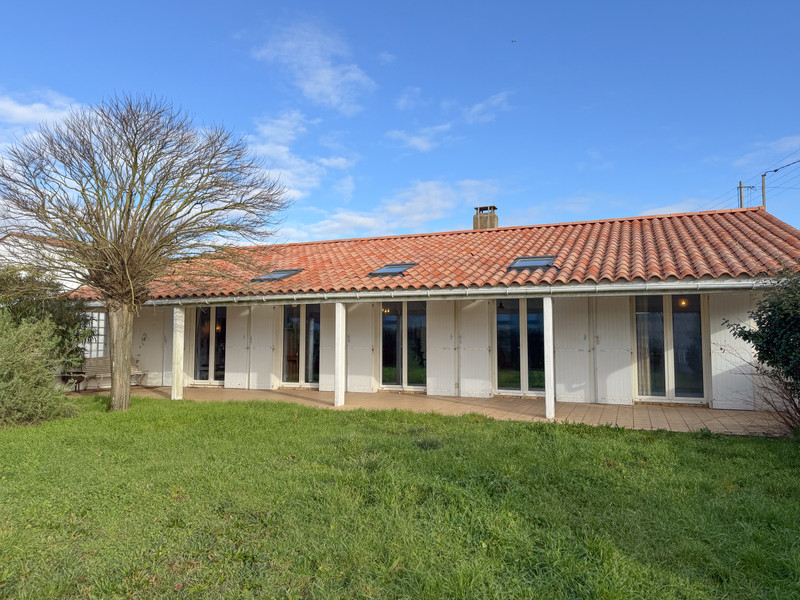 French property for sale in Brem-sur-Mer, Vendée - €367,500 - photo 1