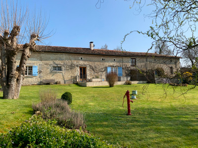 Maison à vendre à Challignac, Charente, Poitou-Charentes, avec Leggett Immobilier