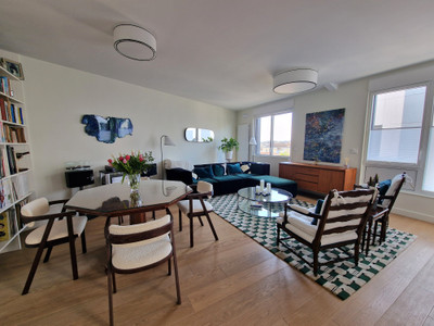 Bordeaux Fondaudège: Top-floor luxury duplex apartment with lift, balcony, rooftop terrace with jacuzzi.