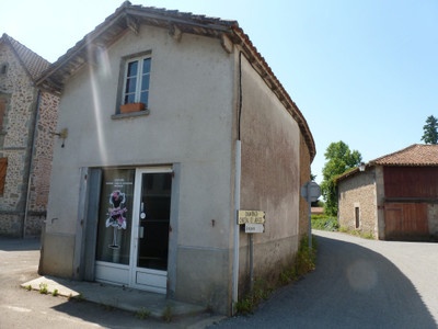 Commerce à vendre à Chassenon, Charente, Poitou-Charentes, avec Leggett Immobilier
