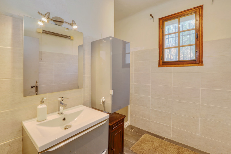 French property for sale in Saint-Saturnin-lès-Apt, Vaucluse - €250,000 - photo 8