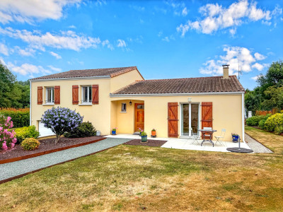 Maison à vendre à La Caillère-Saint-Hilaire, Vendée, Pays de la Loire, avec Leggett Immobilier