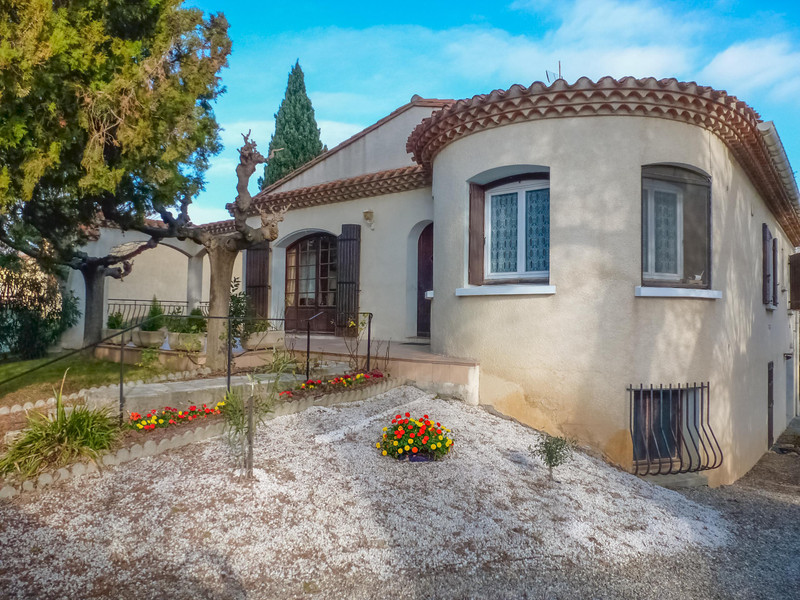 House for sale in Olonzac Hérault 3bed villa with walled garden, terrace, balcony, garage