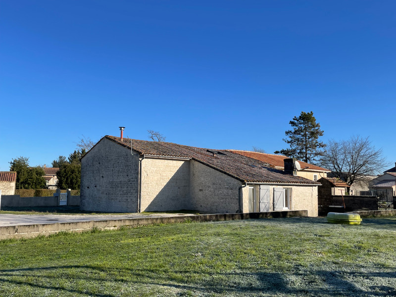 French property for sale in Saint-Fraigne, Charente - €181,440 - photo 3