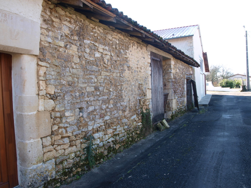French property for sale in Savigné, Vienne - &#8364;16,600 - photo 2