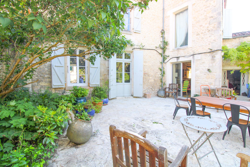 French property for sale in Saint-Jean-d'Angély, Charente-Maritime - €462,000 - photo 3