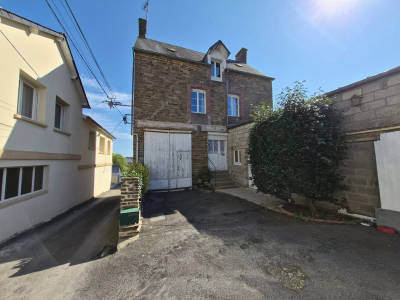 French property for sale in Fougerolles-du-Plessis, Mayenne - €46,600 - photo 0