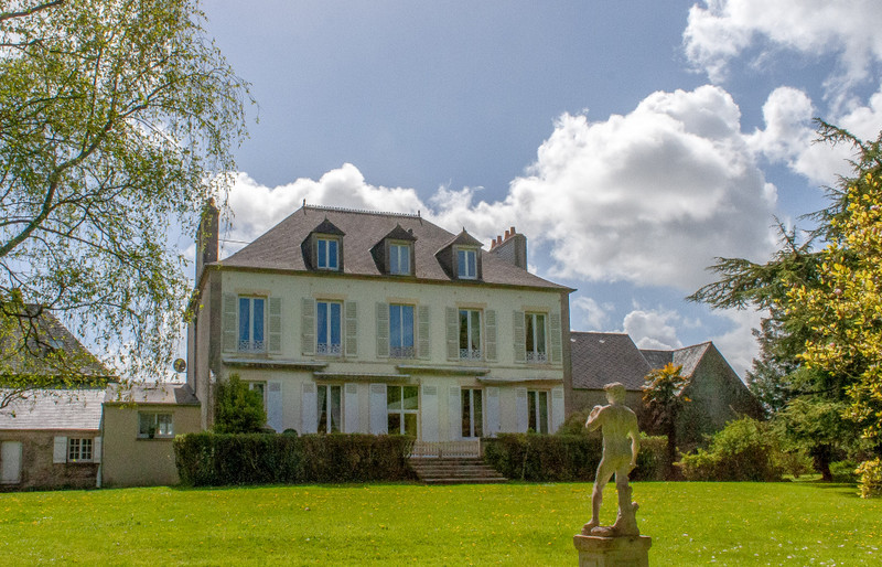 House for sale in SainteMèreÉglise Manche Petite Chateau with