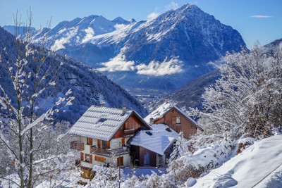 French property for sale in Vaujany, Isère - €480,000 - photo 1
