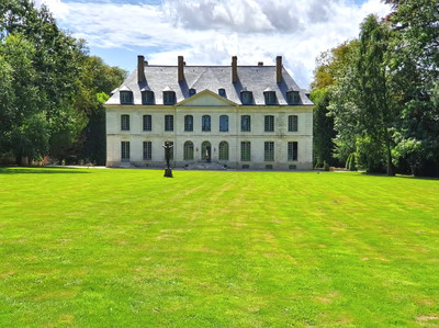 Magnificent C18th restored historic Château, 2 hours Paris, 15 mins the coast, 35 mins Le Havre. 11 Ha park.