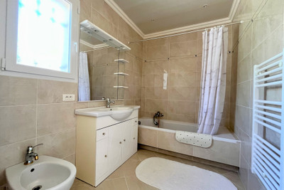 French property for sale in Vence, Alpes-Maritimes - €1,185,000 - photo 8