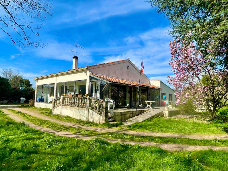 French property for sale in Bois, Charente-Maritime - €279,995 - photo 7