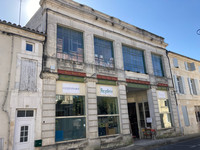 Immeuble à vendre à Baignes-Sainte-Radegonde, Charente - 109 000 € - photo 1