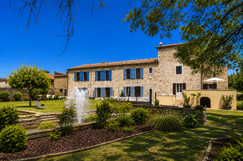 Propriété à vendre à Bourg-Charente, Charente - 850 000 €