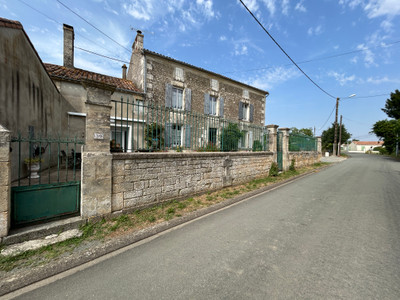 French property for sale in Bouillé-Courdault, Vendée - €249,600 - photo 1