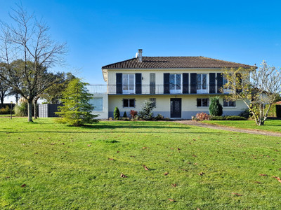 Maison à vendre à Chabrac, Charente, Poitou-Charentes, avec Leggett Immobilier