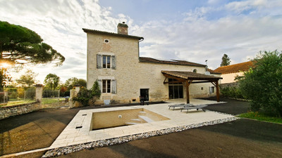 French property for sale in Mansle, Charente - €567,000 - photo 2