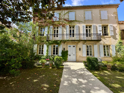 Elegant Maison de Maitre + pool + garden + garage + village square location + business opportunity