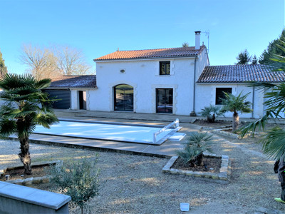 Maison à vendre à Échallat, Charente, Poitou-Charentes, avec Leggett Immobilier