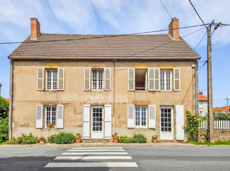 French property for sale in Hyds, Allier - €69,500 - photo 0