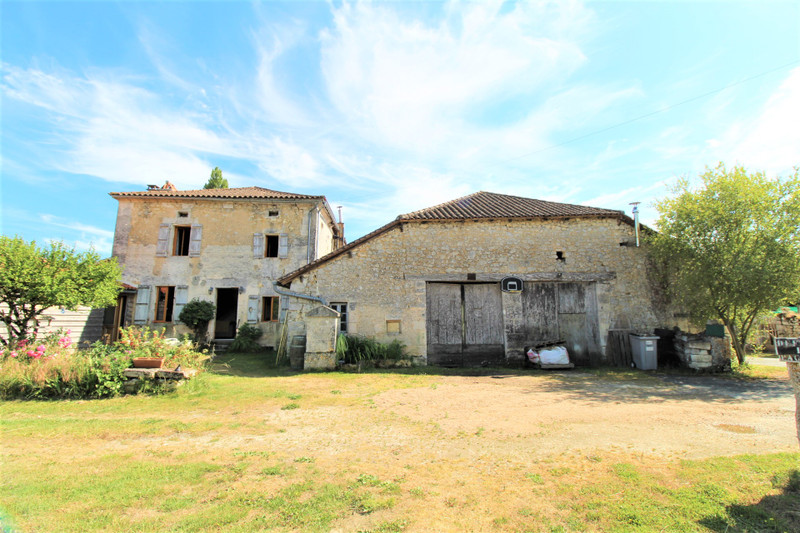 House for sale in BRANTOME Dordogne House, 117m2 with 3 bedrooms, barn and on 800m2
