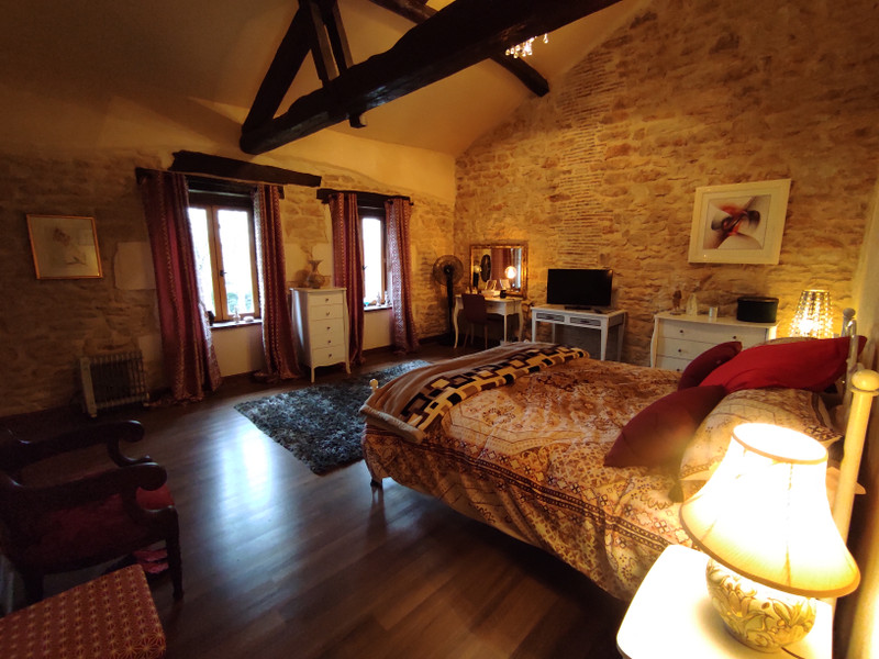 French property for sale in Vieux-Ruffec, Charente - &#8364;249,950 - photo 2