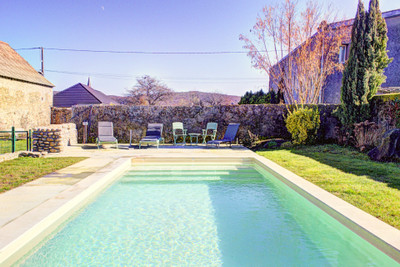 SPLENDID 18th-CENTURY MAISON-DE-MAÎTRE + NEW POOL + OUTBUILDINGS 760m² + MOUNTAIN VIEWS + IDEAL B&B/GÎTES...