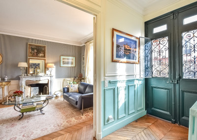 Magnificent refurbished house. Centre of Versailles 78000 very quiet private impasse, 10 Pcs, 225m2, 4 floors