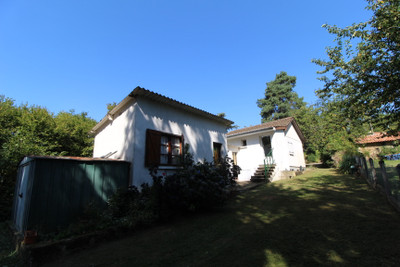Chalet à vendre à Saint-Julien-le-Petit, Haute-Vienne, Limousin, avec Leggett Immobilier