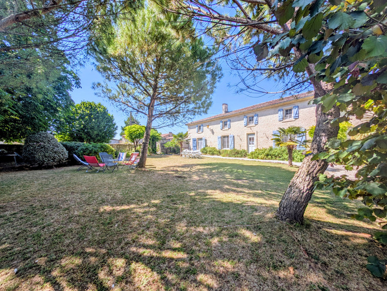 French property for sale in Theil-Rabier, Charente - €326,000 - photo 1