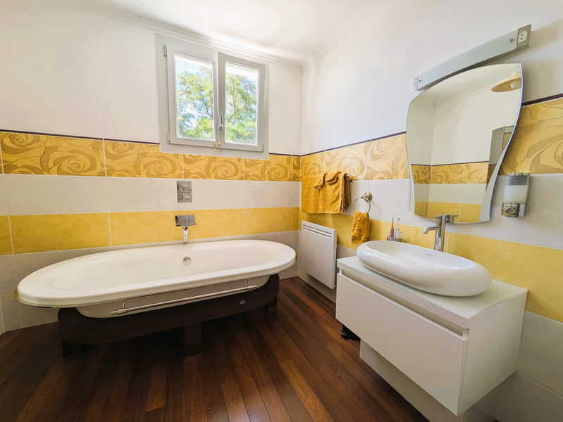 French property for sale in Saint-Georges-de-Noisné, Deux-Sèvres - €344,500 - photo 10